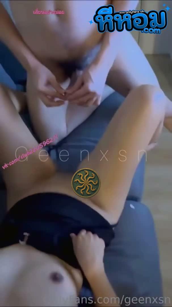 คลิปหลุด geenxsn ยอดหญิงน้อยกรีน สาวสวยขี้เงี่ยนโดนควยเขาล่อเย็ดหีเสียวๆคาโซฟาจับเบรินหีนอนตัวเกร๊งครางเสียวก่อนโดนควยกระทุ้งหีถี่ๆที่สุดยอดๆ