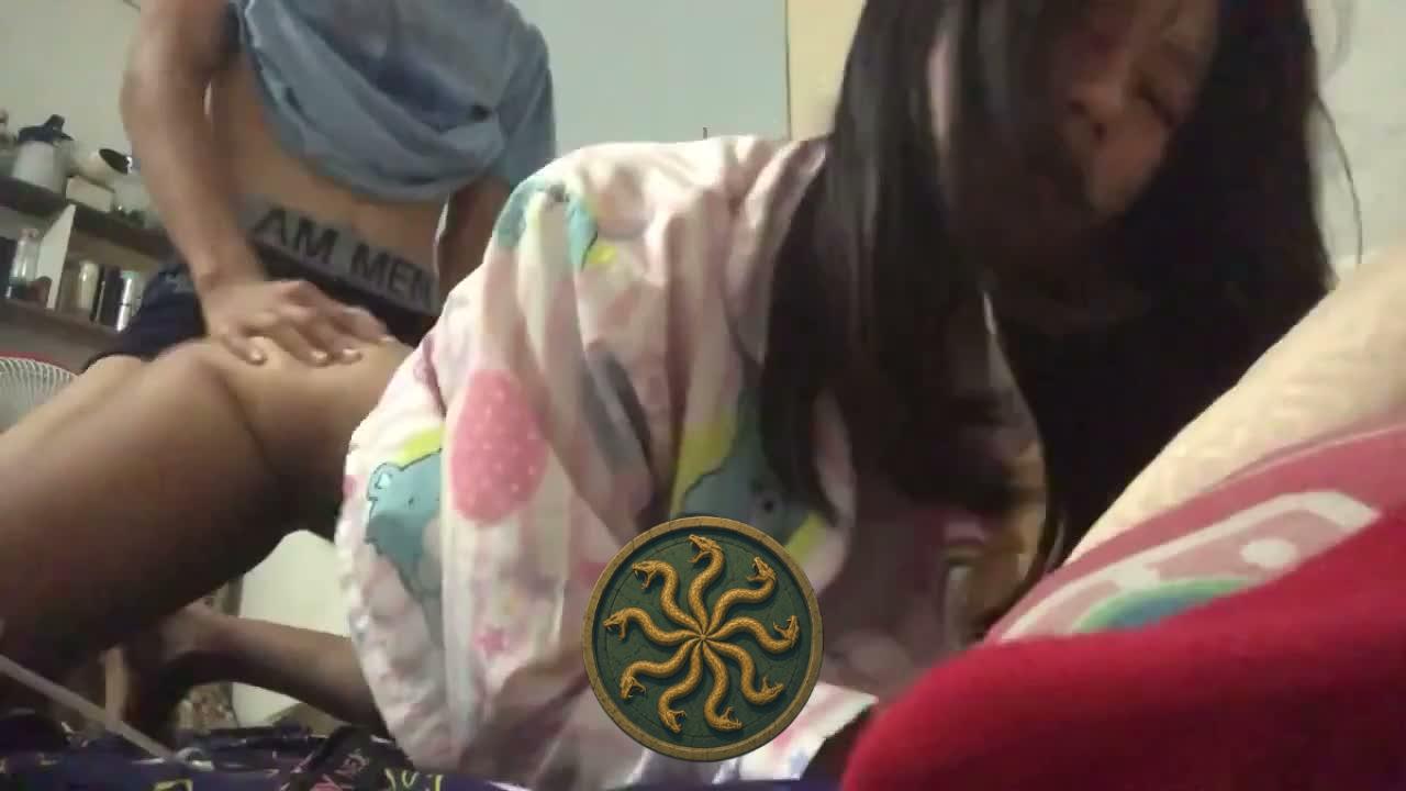 คลิปหลุดทางบ้าน น้องวัยรุ่นโดนผัวตั้งกล้องเย็ดหีท่าหมา เสียวครางดัง