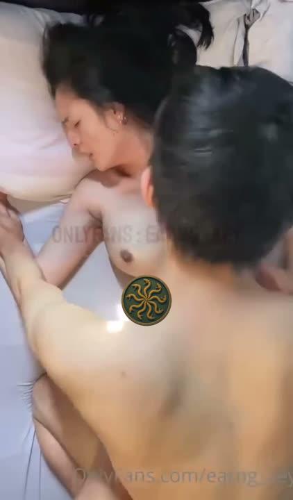 คลิปหลุดฟรี earng_eay น้องเอิงเอย หุ่นเด็ดนมตู้ม โดนแฟนเลียหีจนแฉะ ซอยสดกระเด้าเร้าใจ