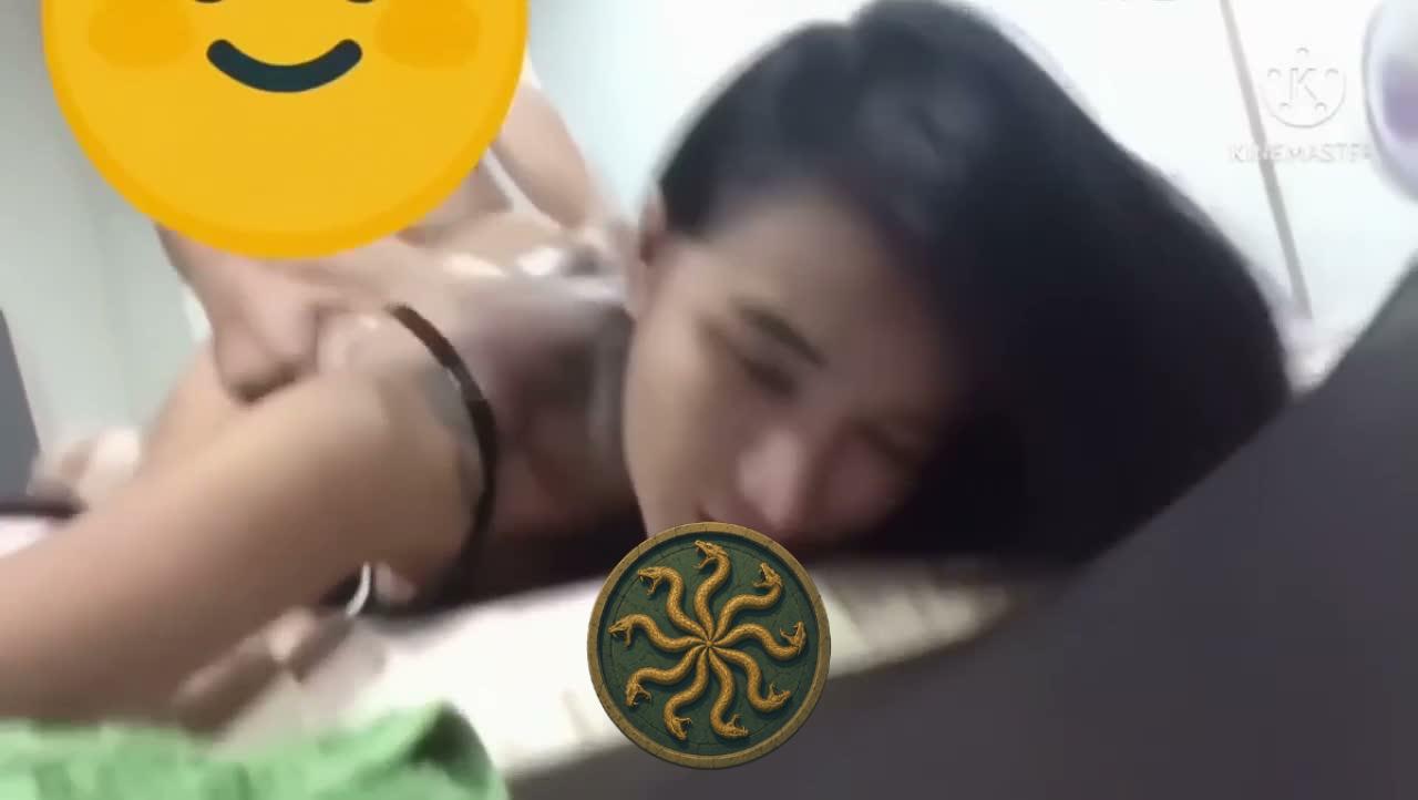 คลิปหลุดทางบ้าน หนุ่มตั้งกล้องกระเด้าแฟนสาว เย็ดท่าหมาคาชุดนอน