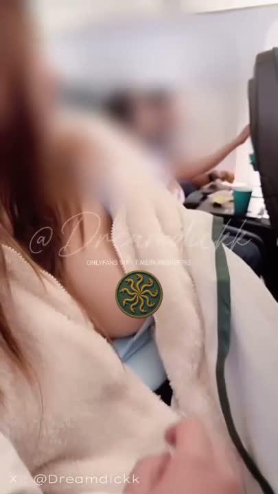 คลิปหลุดไทย น้องดรีมสาวอวบโชว์นมเสียวบนเครื่องบิน onlyfans xxx