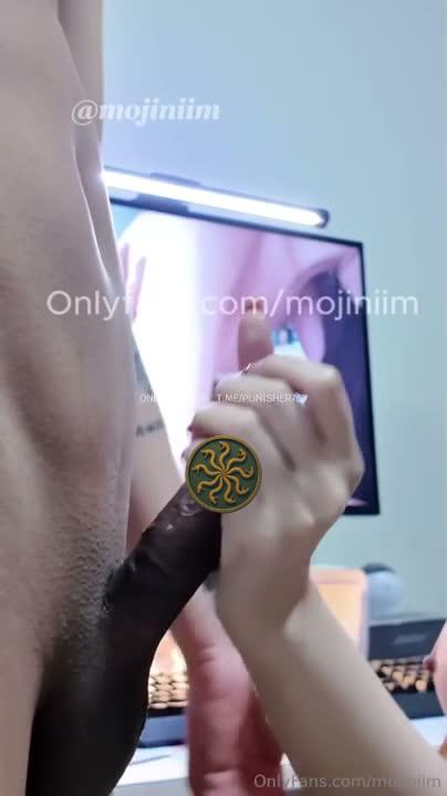 คลิปหลุดโอลี่แฟน น้องนิ่มดูผลงานตัวเองแล้วเงี่ยน โม๊คควยผัวก่อนขย่มสด onlyfans